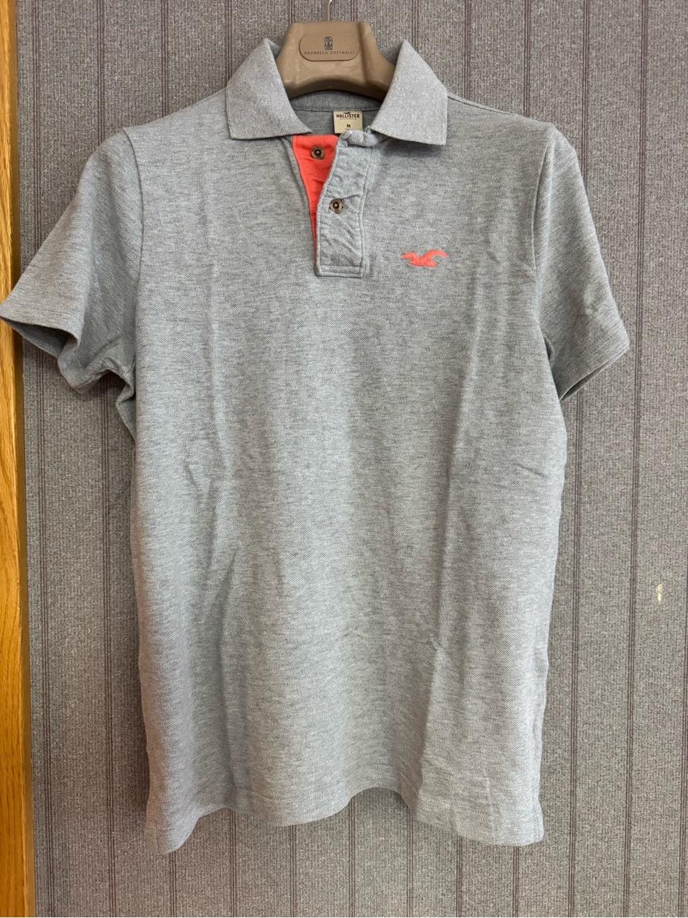 New Hollister Men's Grey Polo Shirt with Coral Accent Size M